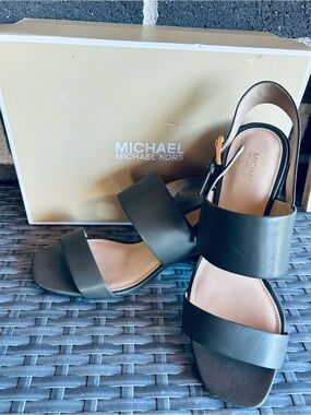 MICHAEL by Michael Kors - Angeline Mid-heel Leather Sandal in Olive: Size US 7